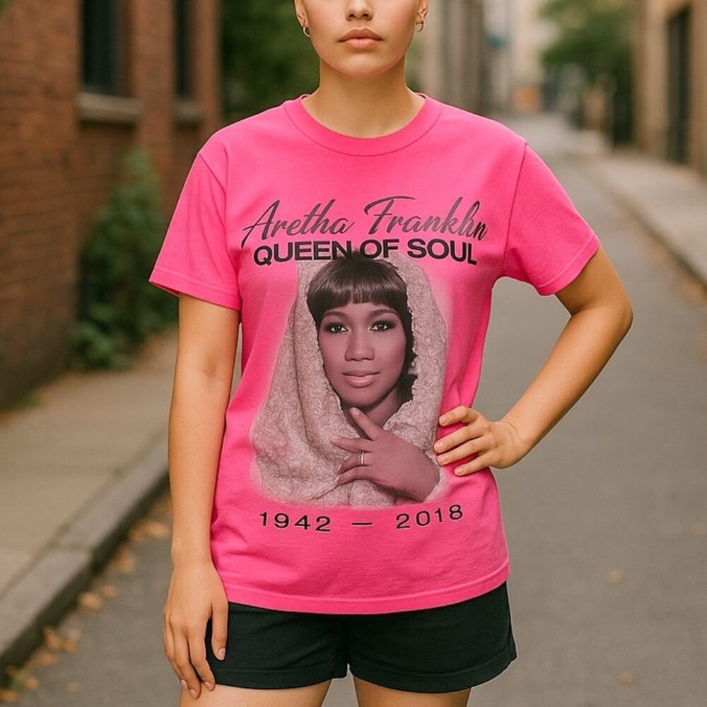 ARETHA FRANKLIN Queen of Soul Neon Pink & Black T-Shirt 1942-2018 ~ Women's MED.